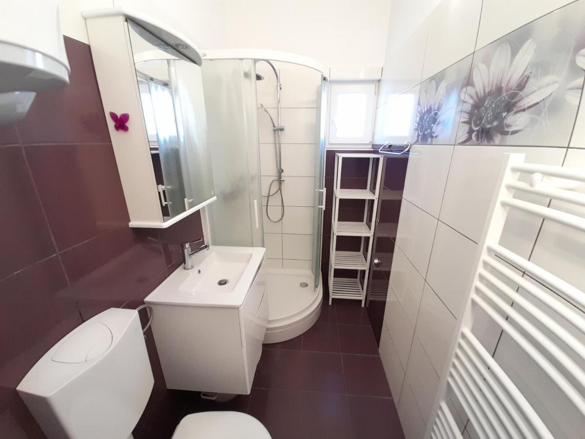 Perica Apartment And Perica Room With Separate Entrance Zadar Exterior photo
