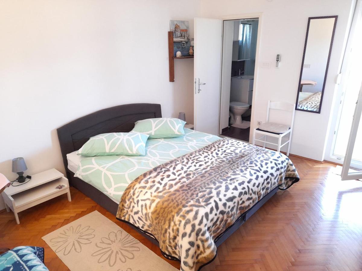 Perica Apartment And Perica Room With Separate Entrance Zadar Exterior photo